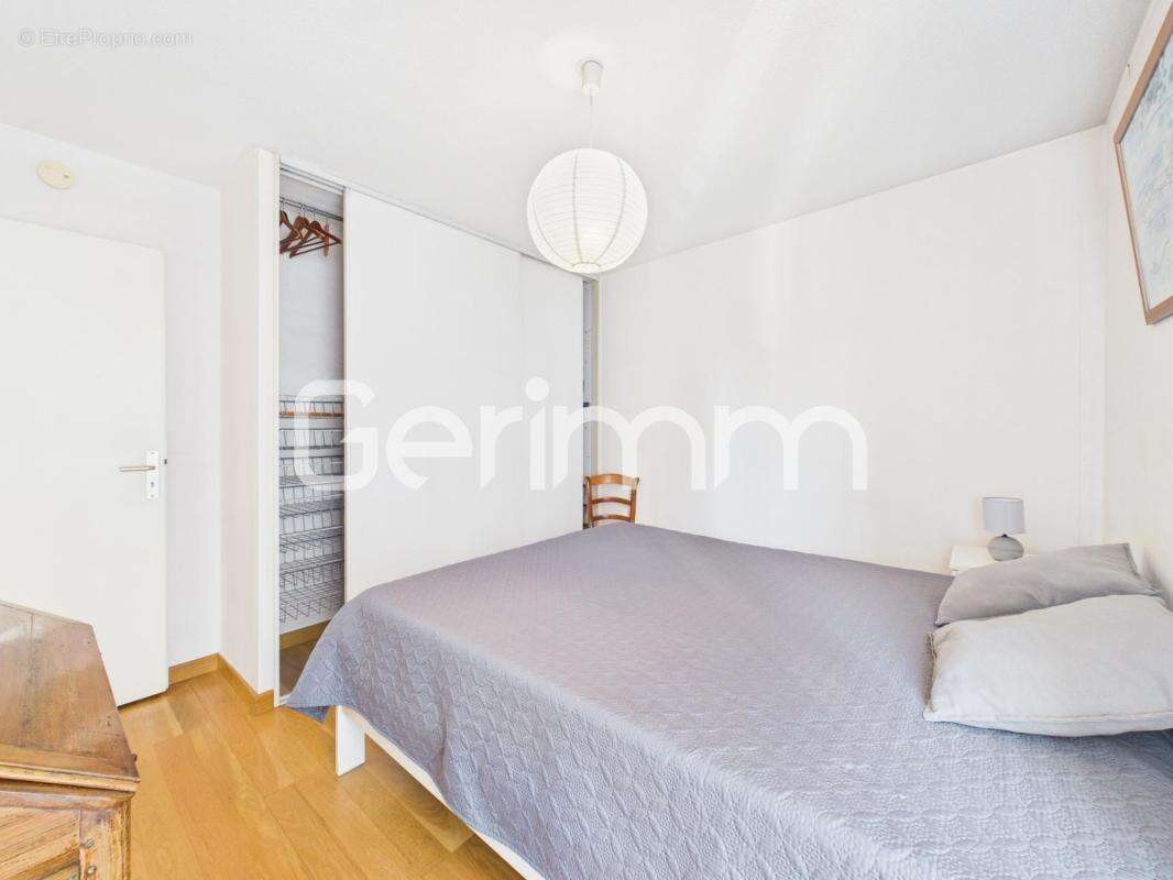 Vente - Appartement - 2 pièces + cuisine - 50 m² - 110 000 € - - photo 12