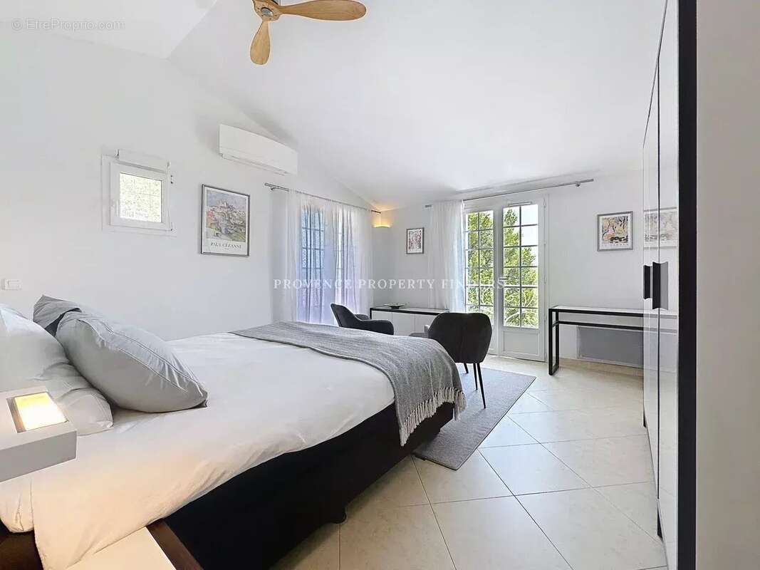 Maison à ENTRECASTEAUX