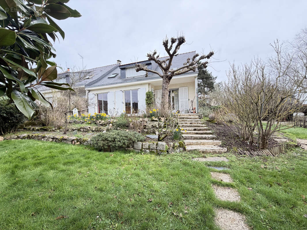 Maison à SAINT-BARTHELEMY-D'ANJOU