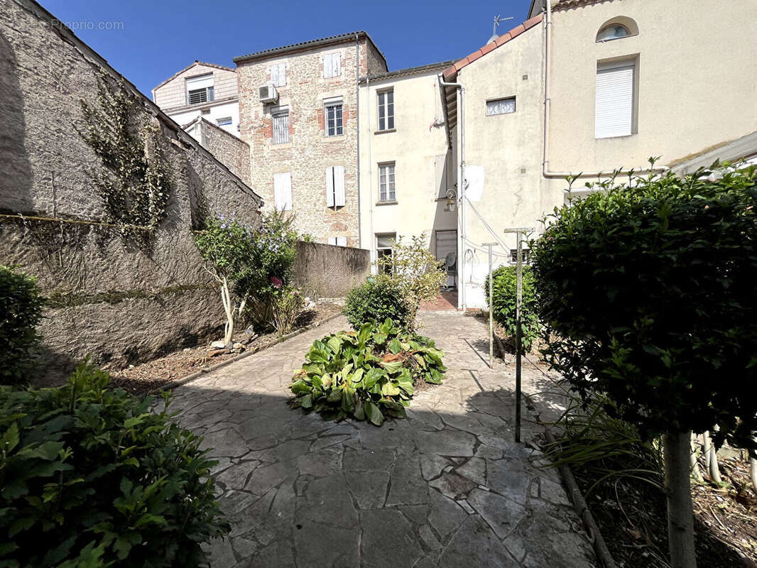 Villeneuve-sur-Lot, à quelques minutes à pied des commodités, un ensemble immobilier rare au coeur de la ville composé de 2 bâti - photo 9