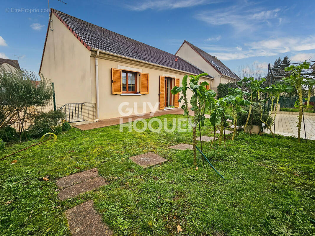 Maison à FONTENAY-TRESIGNY