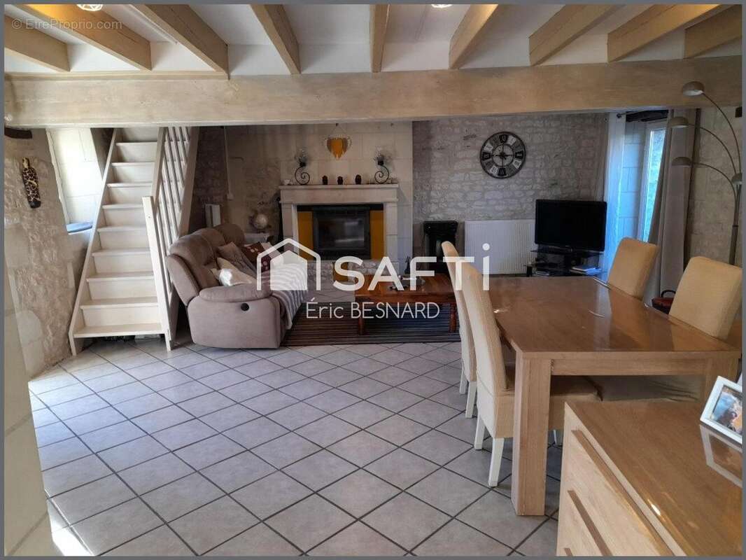 Maison 180 m² à La Roche-Rigault  - photo 5