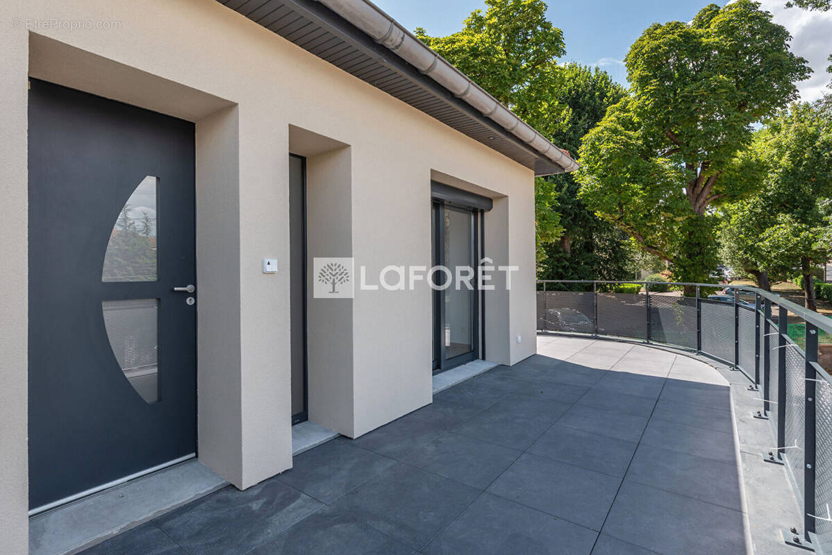 Appartement à SAINT-GENIS-LAVAL