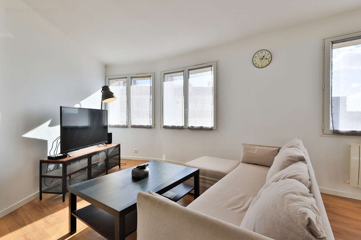 Appartement à LE REVEST-LES-EAUX