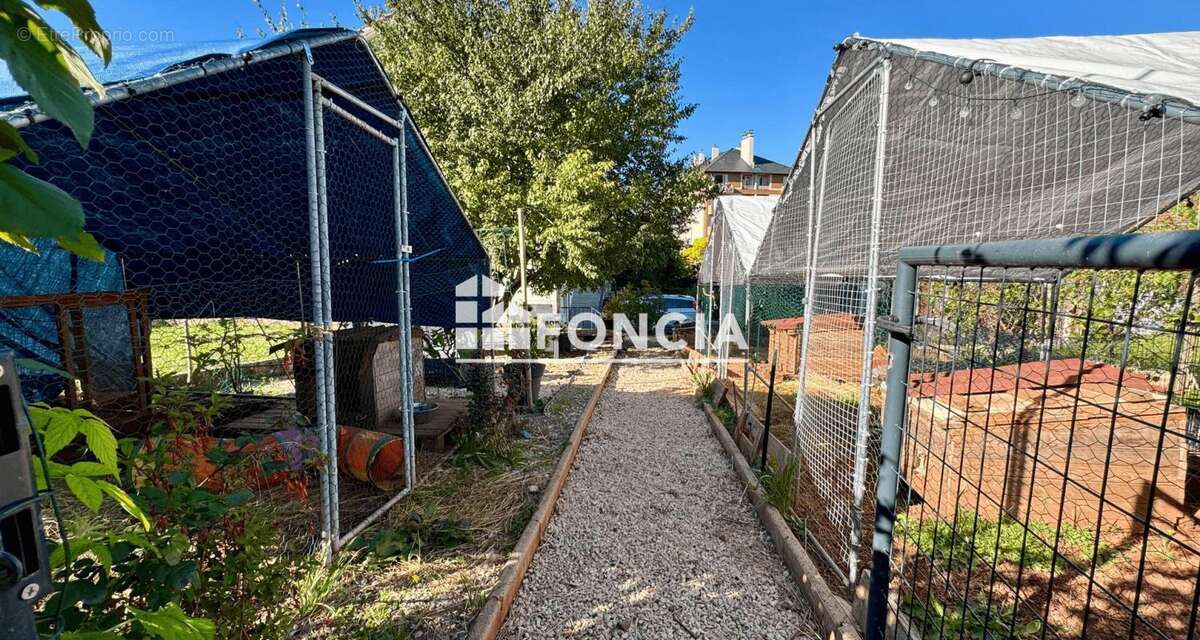 Maison à ONET-LE-CHATEAU