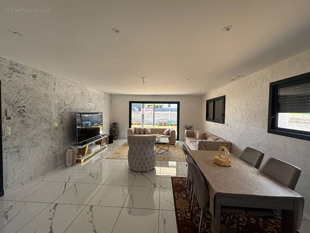 Maison à MAZEROLLES