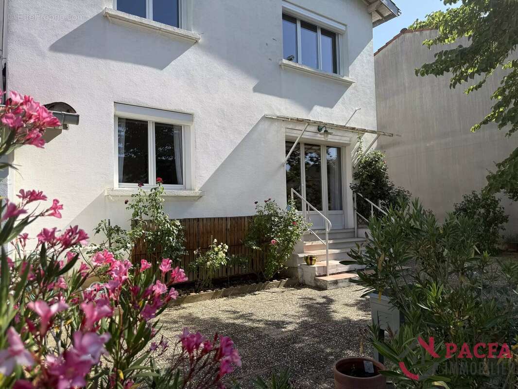 CASTRES -  Crabié, maison avec garage et jardin - photo 12