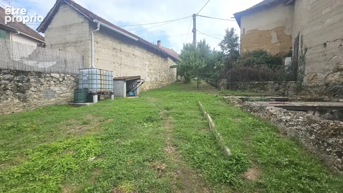 Saint Genix Les Villages - Maison 2 chambres - jardin, cour - photo 12
