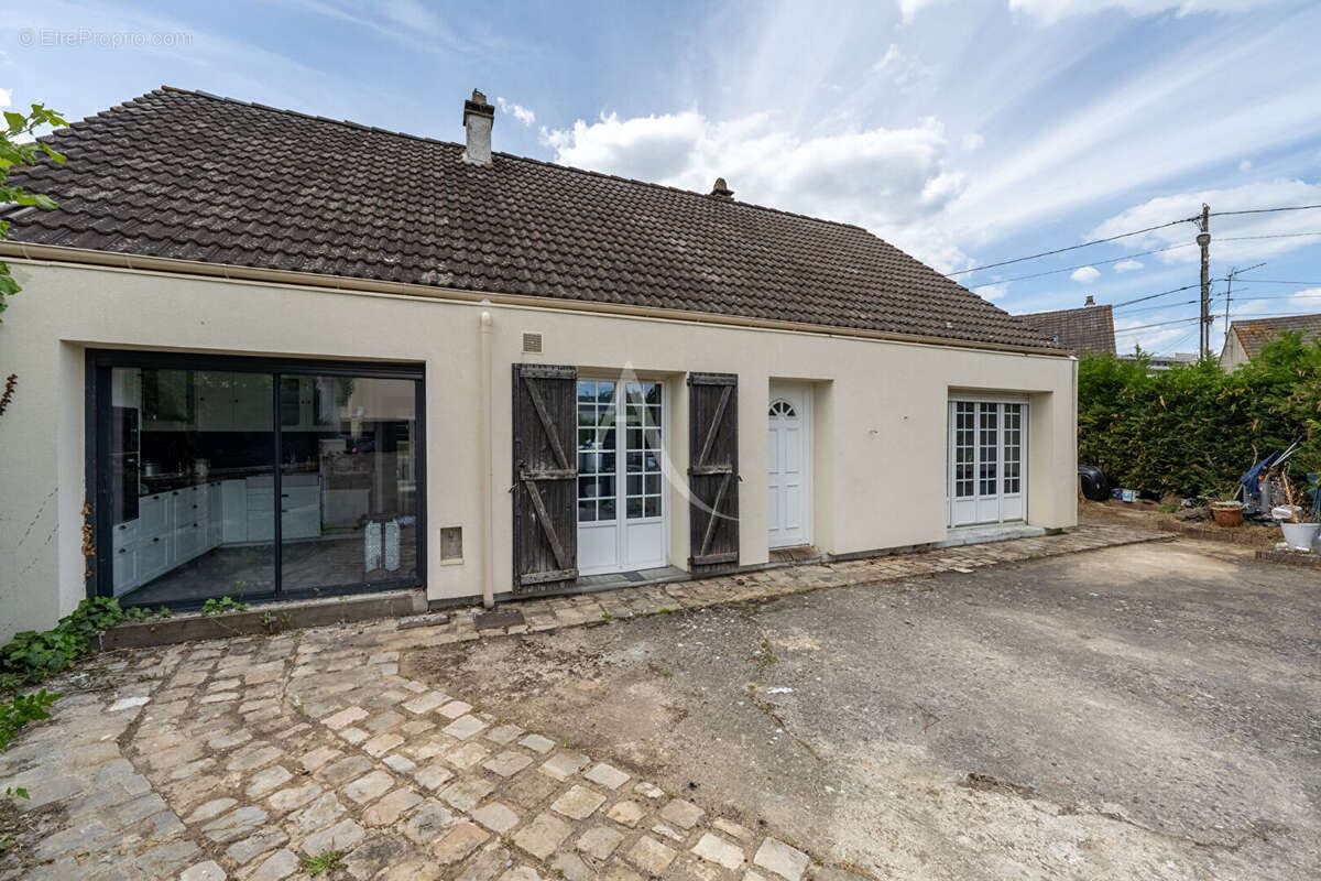 Maison à LES MUREAUX