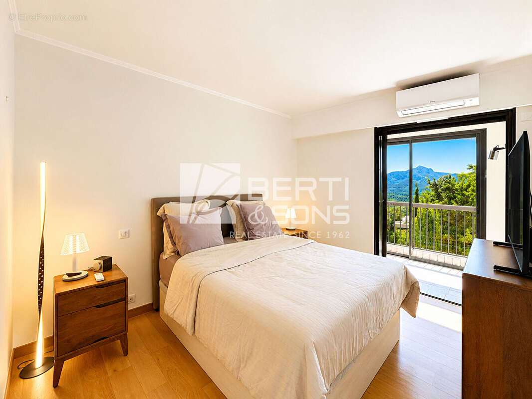 Appartement à MANDELIEU-LA-NAPOULE