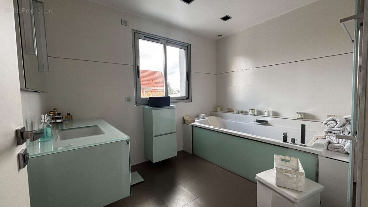 Maison à ENGHIEN-LES-BAINS