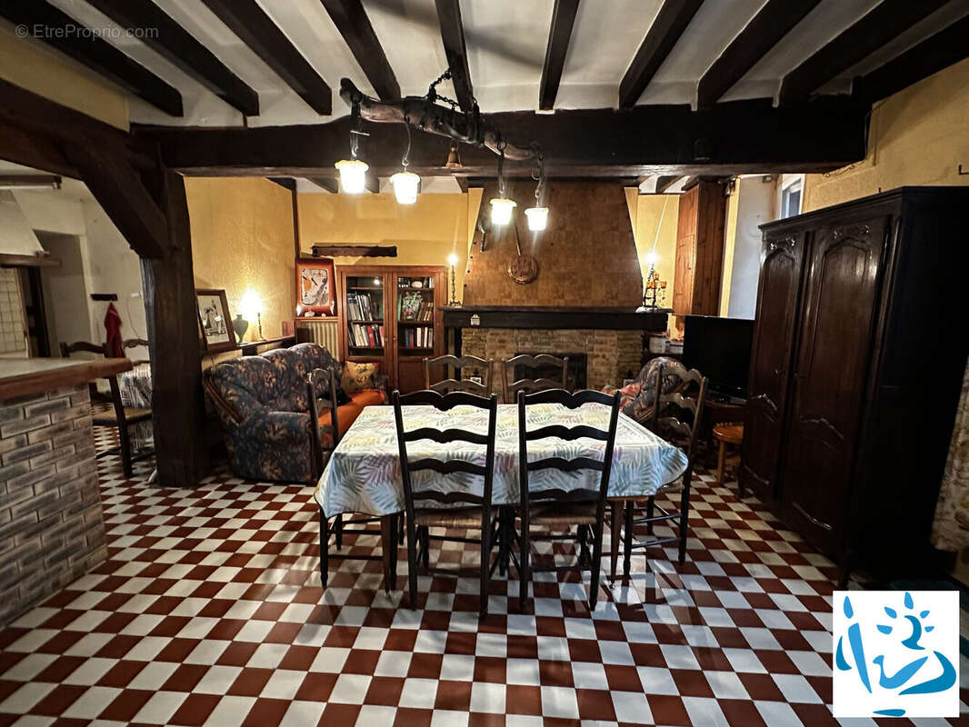 Maison 175 m² à La Celle-Saint-Cyr  - photo 5