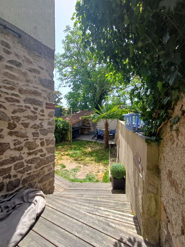 Maison à LA CHAIZE-LE-VICOMTE