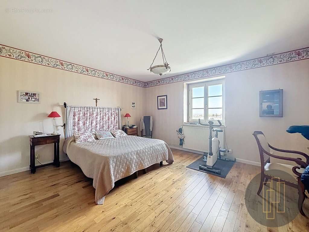 Maison à POUILLY-LE-MONIAL