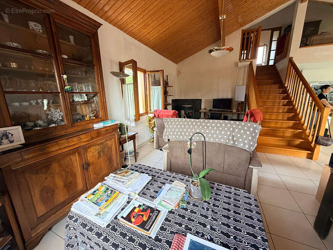 Située dans un village de caractère - photo 4
