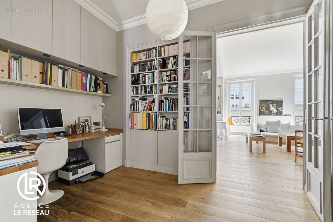 Appartement à PARIS-8E