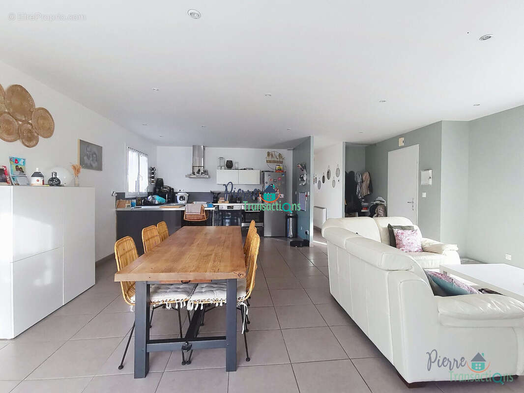 Maison à SAINT-JEAN-DE-LA-NEUVILLE