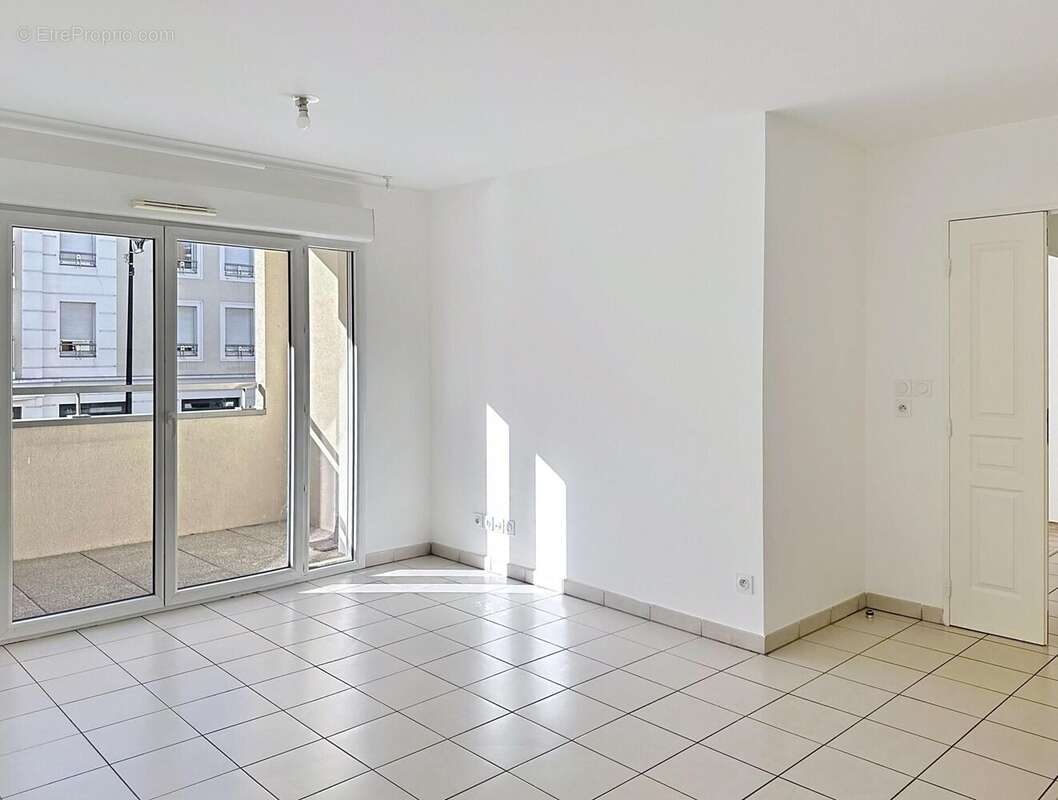 Photo 3 - Appartement à MEYZIEU
