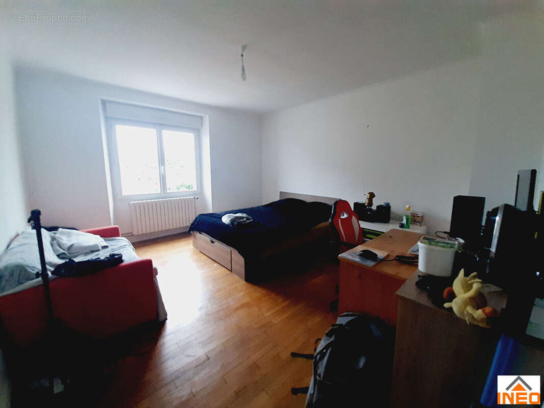 Maison à MONTREUIL-LE-GAST