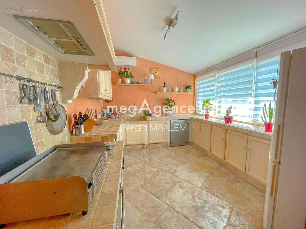 Villa de 204m² avec piscine à Roquebrune-sur-Argens - photo 18