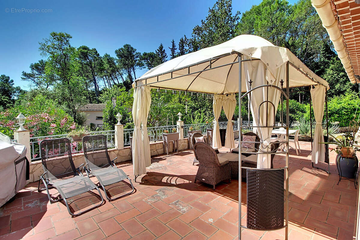 A VENDRE EN EXCLUSIVITE! Maison de plain-pied avec piscine et studio indépendant. - photo 24
