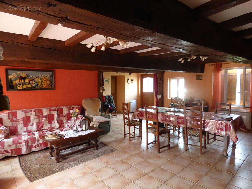 Maison à SAINT-JEAN-SUR-REYSSOUZE