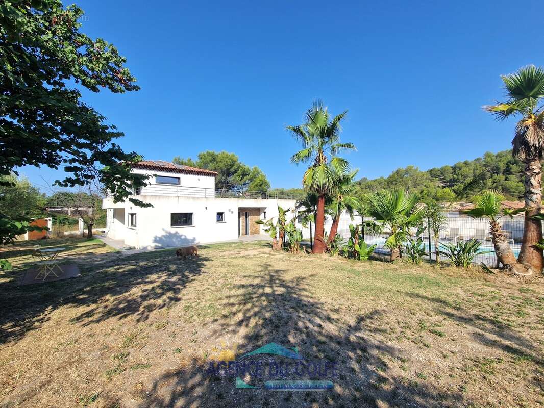 Villa contemporaine T 5 avec piscine sur 1792 m² de terrain - photo 2