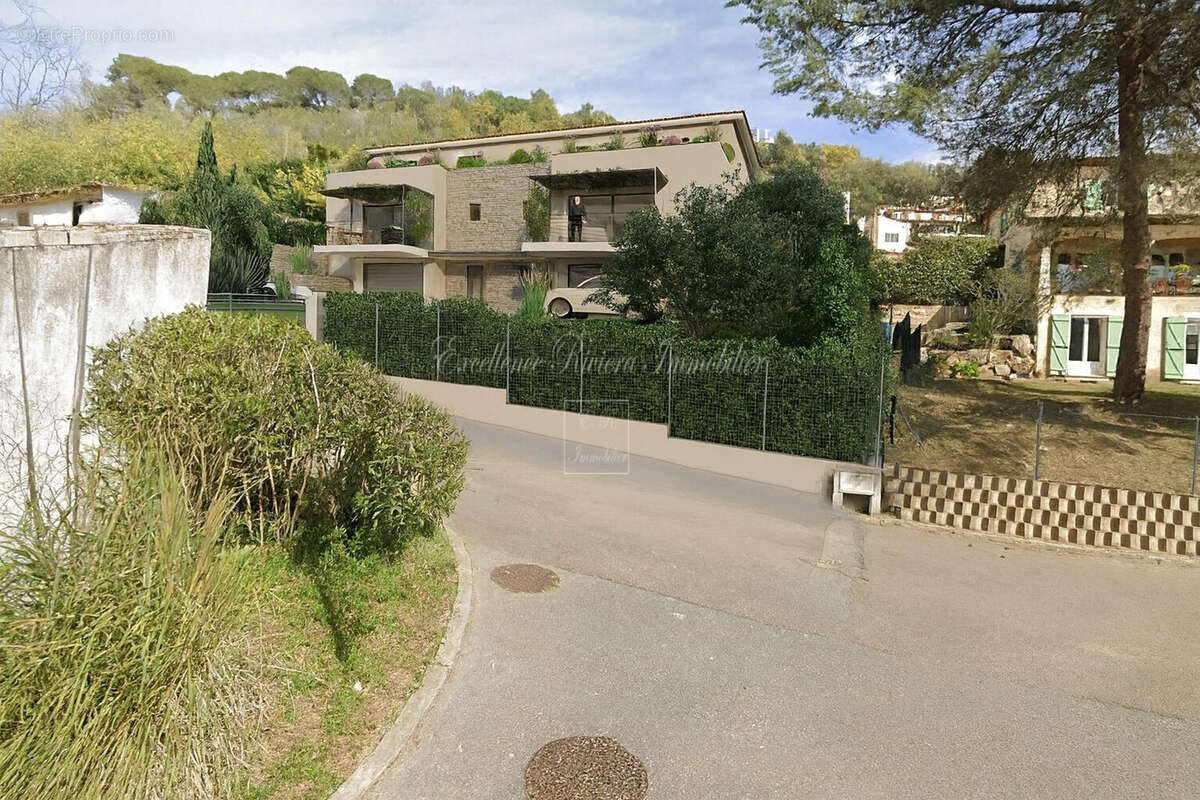 Terrain à LA ROQUETTE-SUR-SIAGNE