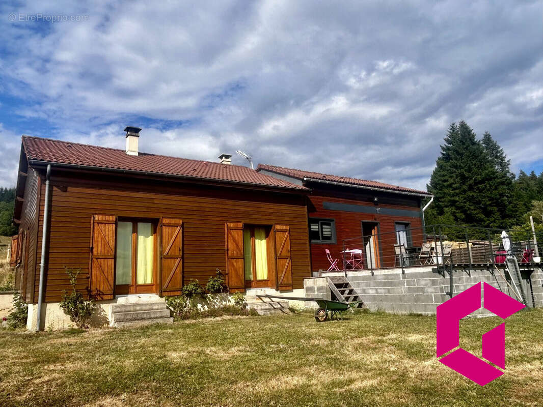 Maison à AUGEROLLES