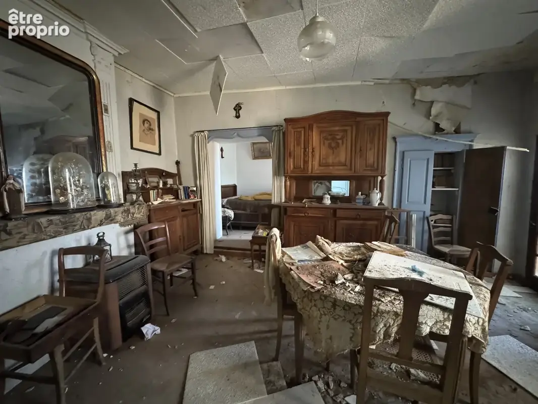 Maison de village de caractère avec cour, terrasse et dépendance, à rénover entièrement - photo 10