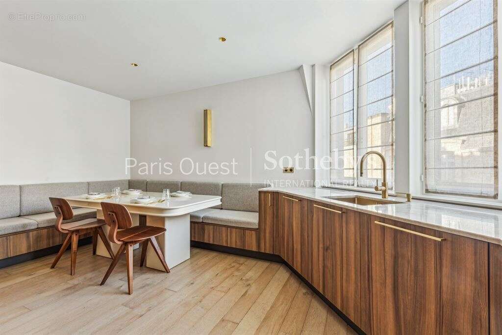 Appartement à PARIS-8E