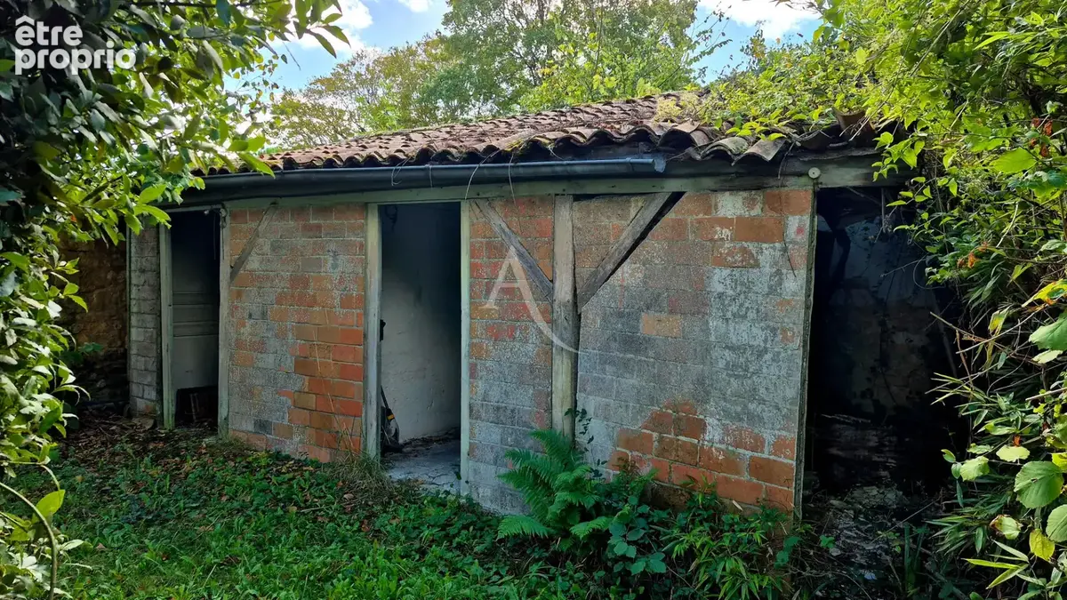 Maison Saintes quartier Saint Vivien avec son garage et terrain clos sans vis à vis. - photo 8