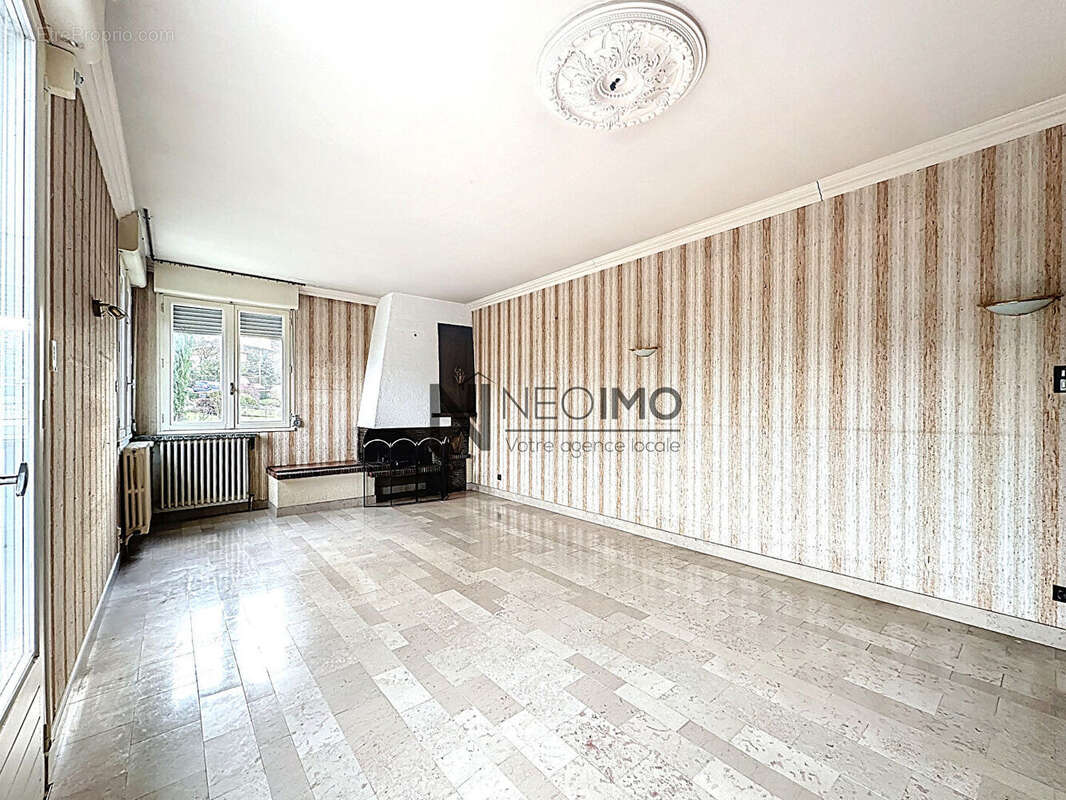 Maison à NEUFCHATEAU