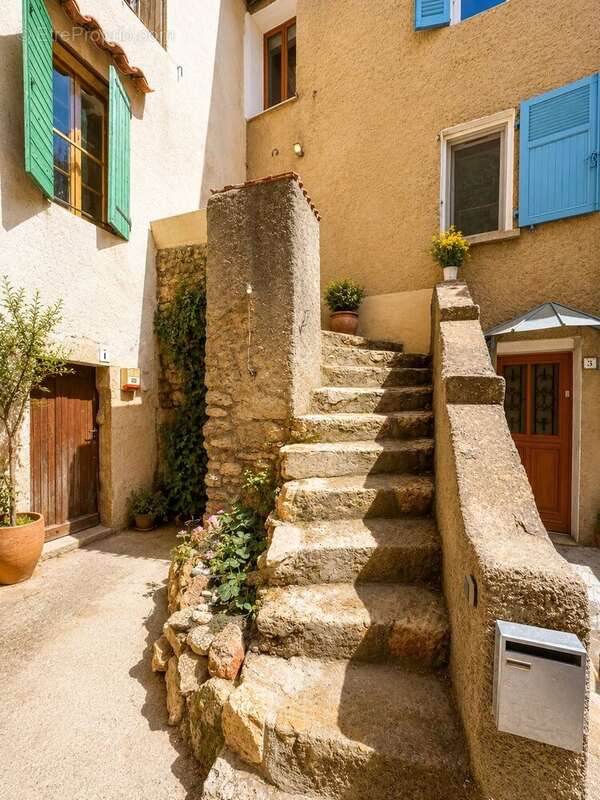Appartement à REGUSSE
