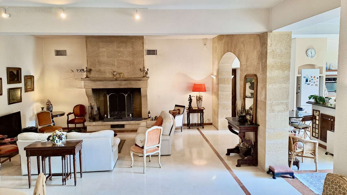 Maison à SAINTE-CECILE-LES-VIGNES