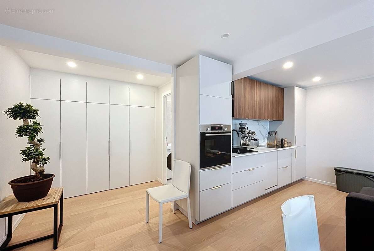 Appartement à SAINT-LAURENT-DU-VAR