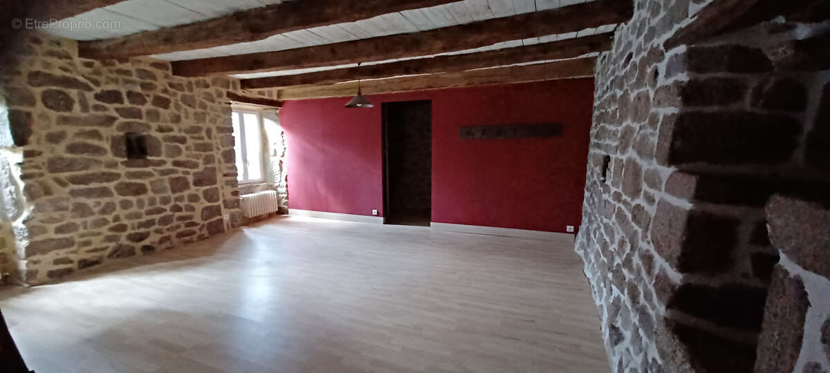 Maison à ENTRAYGUES-SUR-TRUYERE