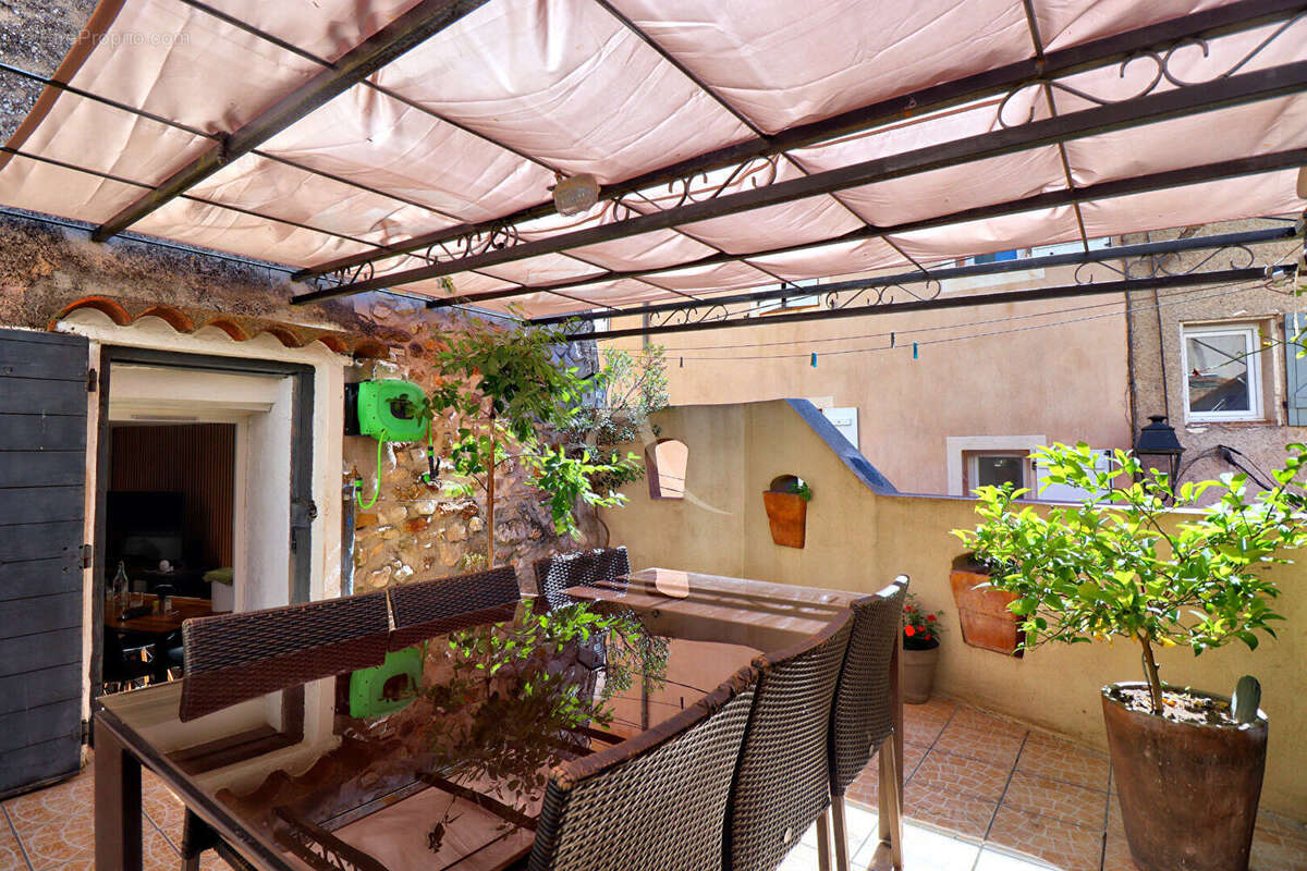Maison de village avec terrasse, garages, cave a rians - photo 13