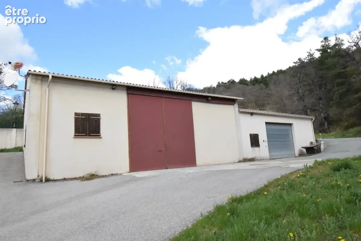 Propriete Peyroules Villa avec piscine intérieure dex hangars forte rentabilité - photo 8