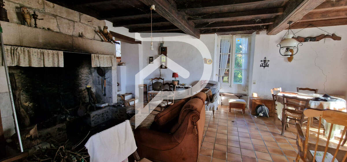 Maison à AGONAC