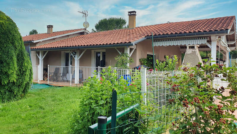 À vendre : Maison contemporaine P8 près d'Auch (Gers - 32) - photo 2