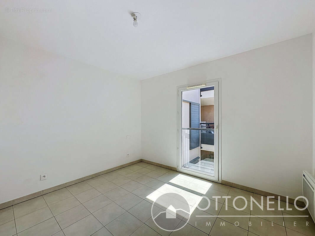 Appartement à ROQUEBRUNE-SUR-ARGENS