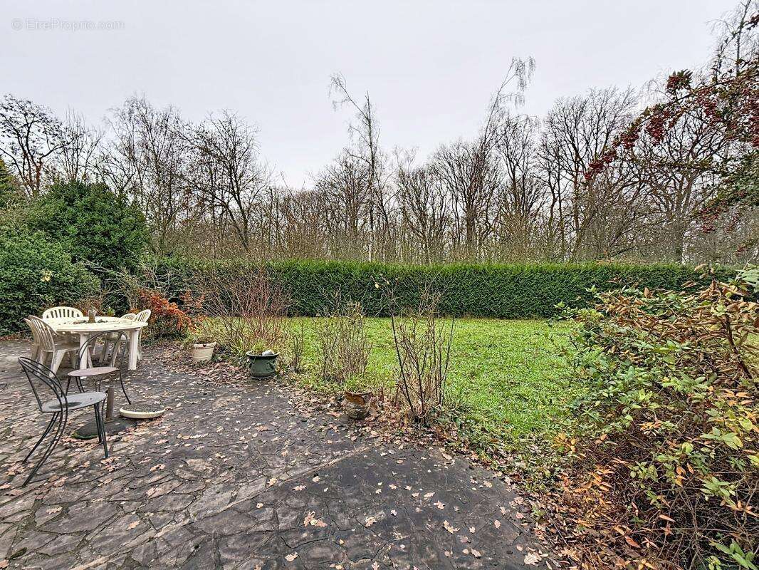 Maison à VOISINS-LE-BRETONNEUX