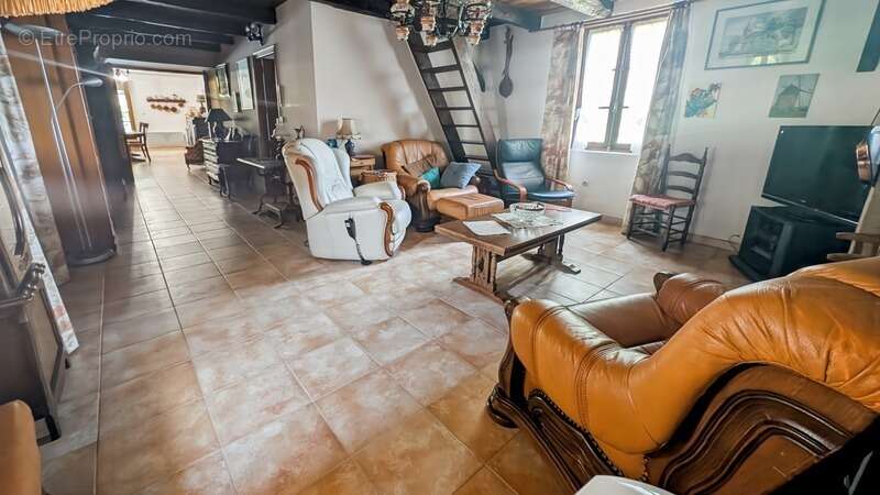 Propriété de caractère, piscine et dépendances - photo 6