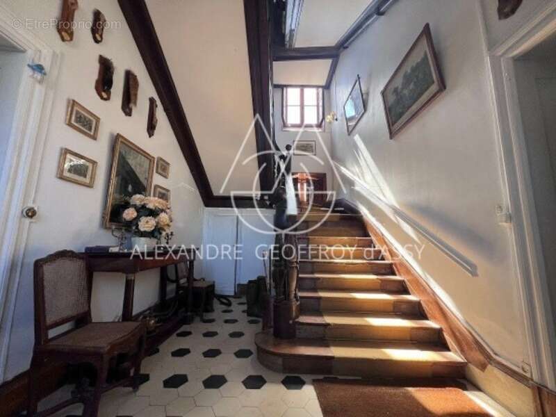 Exceptionnel château XV-XVI et XIXe avec son hameau et ses 108 hectares avec possibilité d’acheter 200ha attenants supplémentair - photo 13