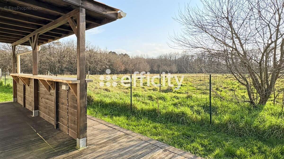 Maison à CHAILLEVETTE