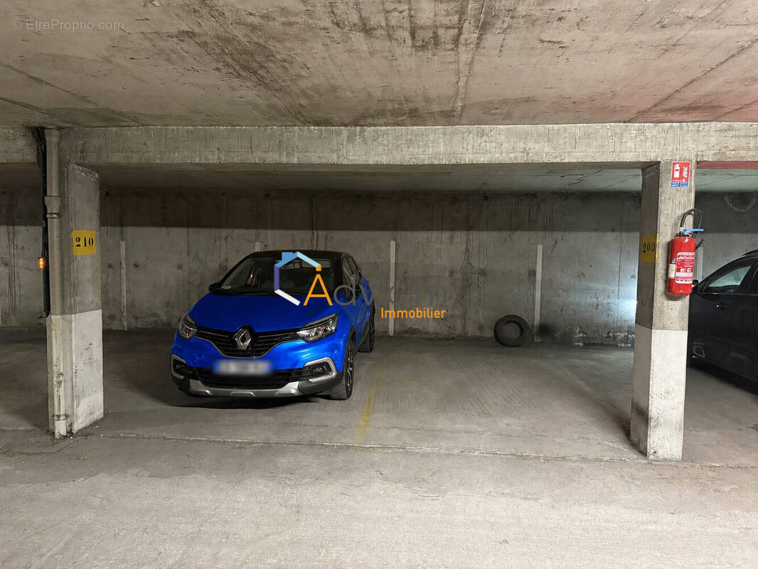Parking à OLIVET