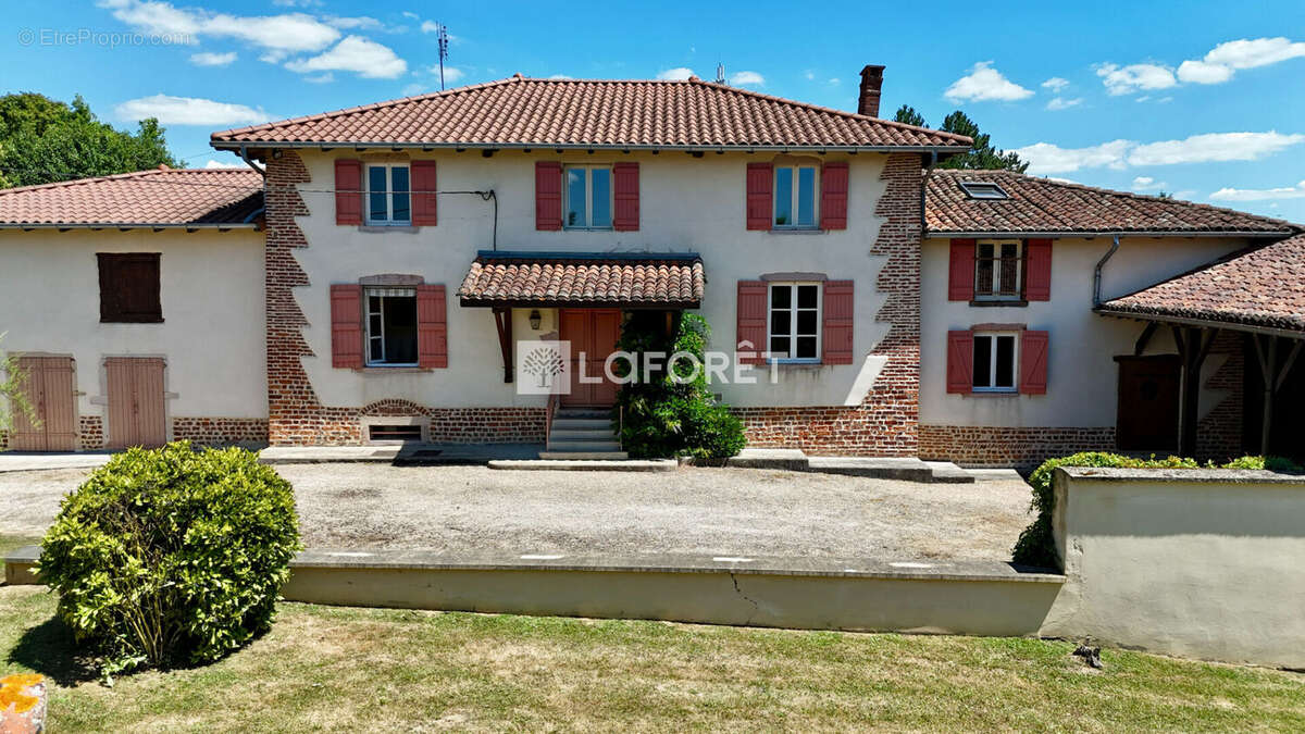 Maison à vendre Saint Julien Sur Veyle 10 pièce(s) 268.03 m2 - photo 2