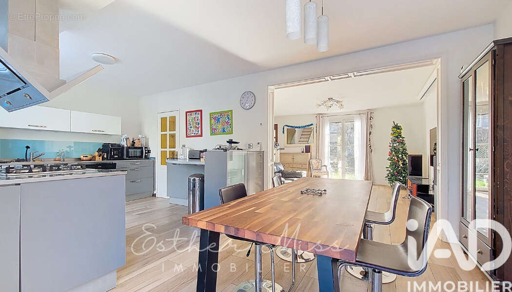 Photo 2 - Maison à SAINT-REMY-LES-CHEVREUSE