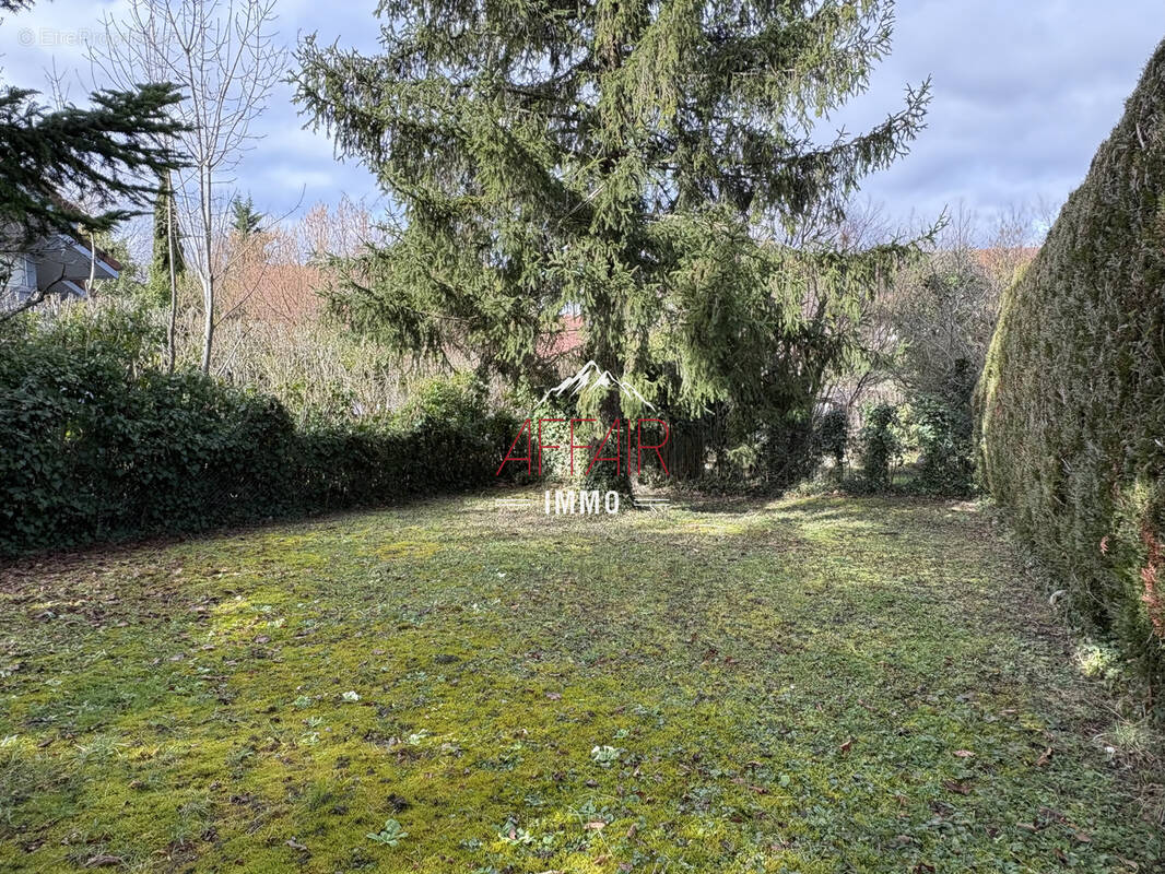 Appartement à COLLONGES-SOUS-SALEVE